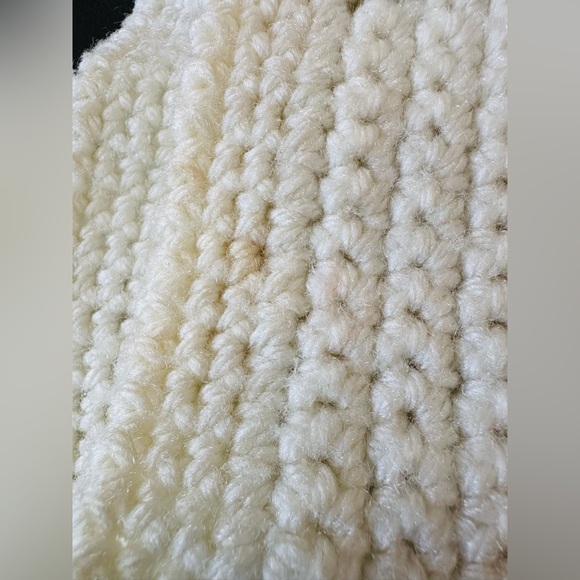 Gorgeous vintage baby blanket knit hand knit custom vanilla creamy soft blankie - Picture 3 of 7
